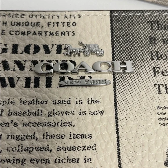 NWT Coach Large Corner Zip Newspaper Print Wristlet - Picture 7 of 13